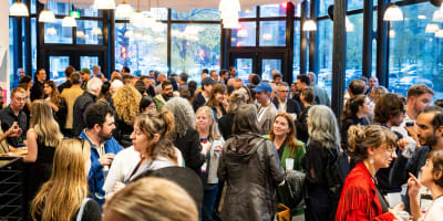 Hub Montréal - A room full of people chatting