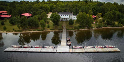 La Réserve Beauchêne - A dock with several small boats