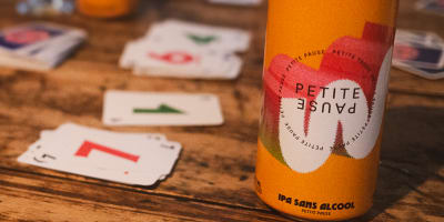 Microbrasserie Les Grands Bois - A bottle and cards on a wooden table