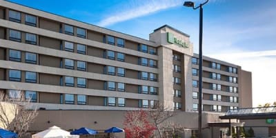 holiday_inn_laval_montreal_1