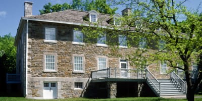 lieu_historique_national_du_canada_de_la_caserne_de_carillon_1