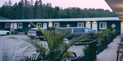 motel_des_cascades_2002_1