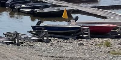 Pourvoirie Fern - Dock with boats