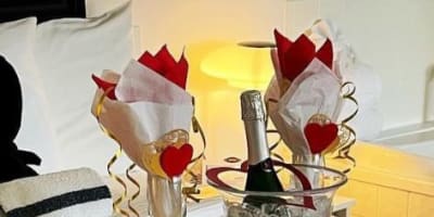 Hôtel Spa Watel - Décorations romantiques sur un lit