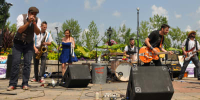 A summer SHOW - Musicians playing outdoors