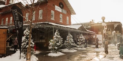 1555 Marché public Saint-Hyacinthe en hiver.