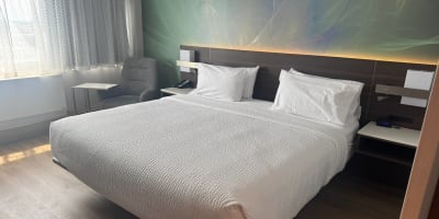 Armon Plaza Montreal Airpt, Trademark Collection by Wyndham - Bedroom