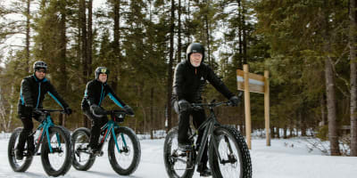 3 hommes en fatbike.