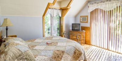 Auberge au Soleil Levant - Country-style bedroom