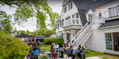 Terrace and Inn, Auberge Café Bistro La Marmite.