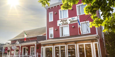 Auberge de la Vieille Maison - Façade de l'auberge et du restaurant