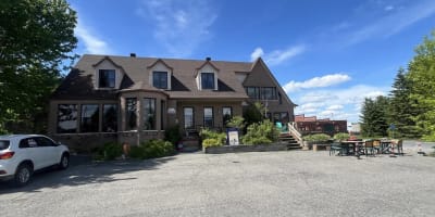 Exterior of the Auberge des Bois-Francs in summer.
