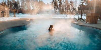 Outdoor heated pool in winter at Auberge du Lac Taureau.