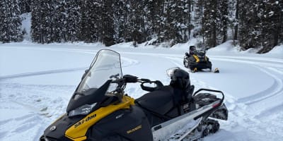 Snowmobile tour in AuthentiKaH Tours.