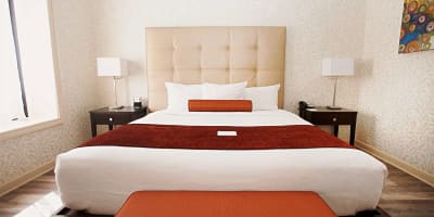 Best Western Plus Montreal Downtown-Hotel Europa - Bed