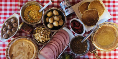 Repas de cabane à sucre au Relais des Pins.