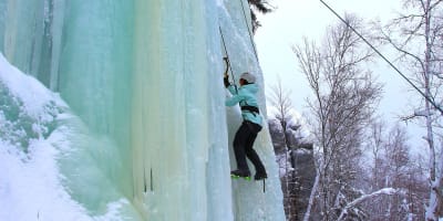 Ice climbing - Camp de Base Abitibi.