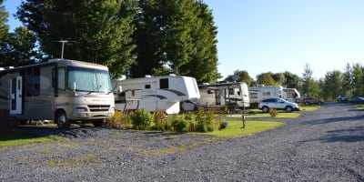 Camping Au Pied Du Mont