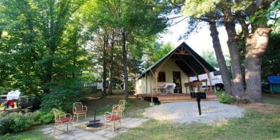 Glamping tents and ready-to-camp.