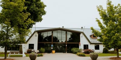 Façade du Carrefour Jean-Louis-Vallée.