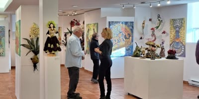 Centre d'action culturelle de la MRC Papineau - Individuals standing in a room full of art