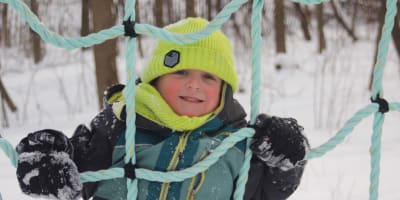 A kid at Centre de plein air l'Estacade in winter.