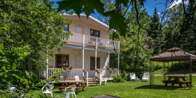 Chalets Lac-Beauport - Chalet Le Villageois in summer.