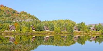 Les Chalets Royal Laurentien en automne.