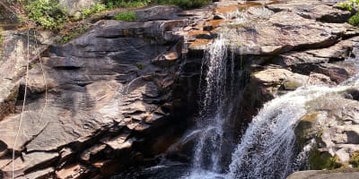 Chutes Wayagamac en été.