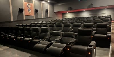 Salle deluxe du Cinéma Carnaval Châteauguay.