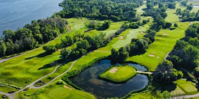 Vue aérienne du Club de golf de l'Île de Montréal.