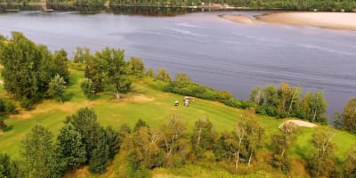 The Club de Golf Dolbeau-Mistassini course, which borders the majestic Mistassini River.
