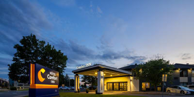Comfort Inn Montreal Aeroport - Exterior of the hotel
