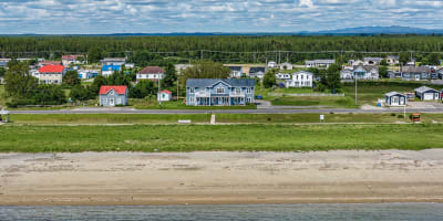 Aerial view of the Condos de la Mer building.