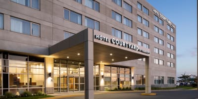 Courtyard by Marriott Aéroport de Montréal - Hotel exterior