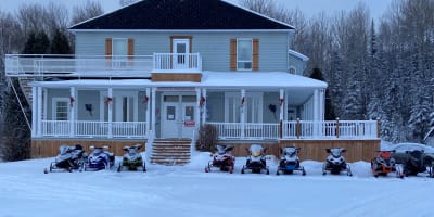 Forfait Motoneige – Auberge Presbytère du Mont-Lac-Vert.