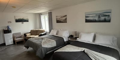 Chambre de l'Auberge Saint-Félicien.