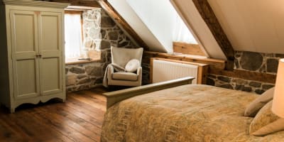 Room at B&B Le Canadien.