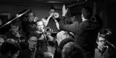 Jazz live music.