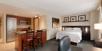 Embassy Suites by Hilton Montreal - Suite with kitchen