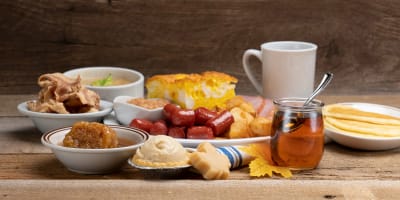 Sugar shack meal at Érablière MS.
