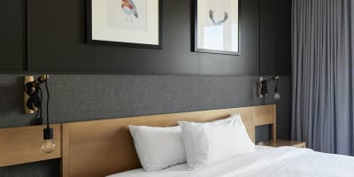 Headboard in a bedroom at Espace 4 Saisons.