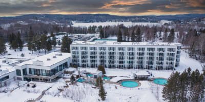 Outdoor heated pool in winter at Estérel Resort.