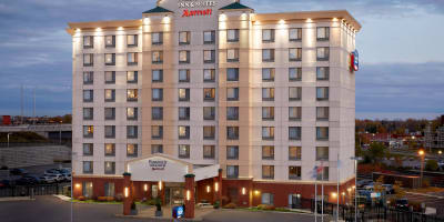 Fairfield Inn & Suites by Marriott Aéroport de Montréal - Extérieur de l'hôtel