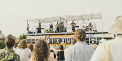 crowd at festival Archipel.