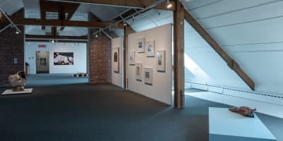 Exposition à la Galerie d'art Stewart Hall.