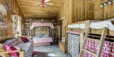 Themed room at the Gîte Ambrelane.