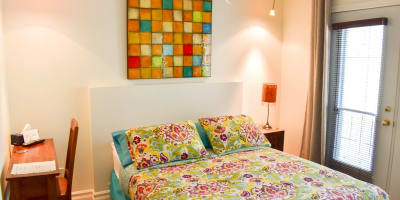 Gîte Dézéry - Colorful room