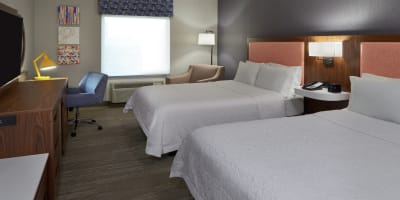Hampton Inn & Suites by Hilton Montréal-Dorval - Chambre avec deux lits