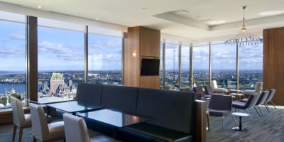 Executive club at Hilton Québec with view of the Château Frontenac.